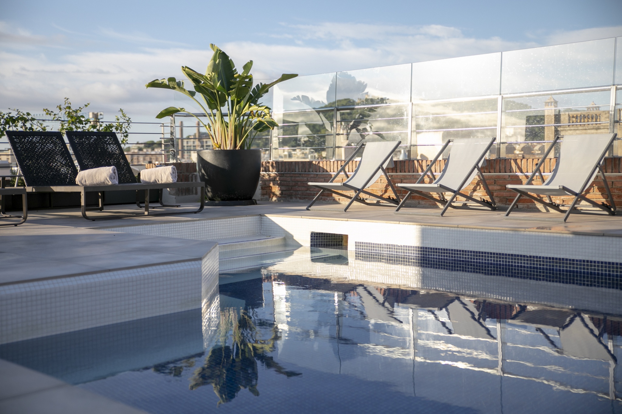Services Hotel With Pool In Barcelona Silken Ramblas