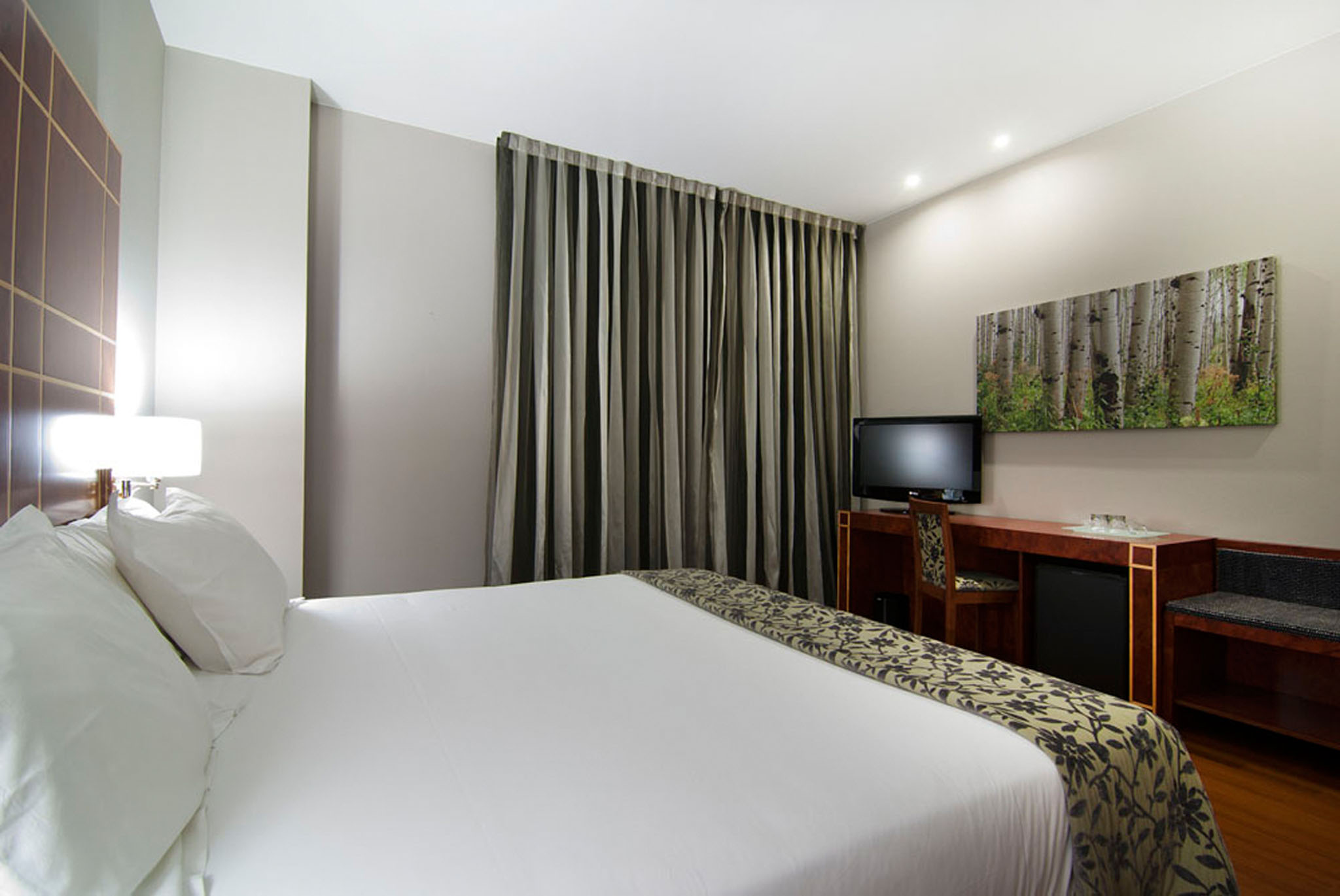 Rooms at the Silken Reino de Aragón Hotel in Zaragoza