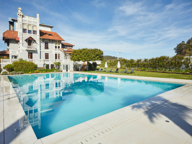 Hotel with pool in Ribadesella