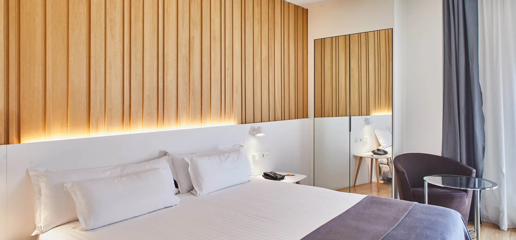 Modern room with double bed.
