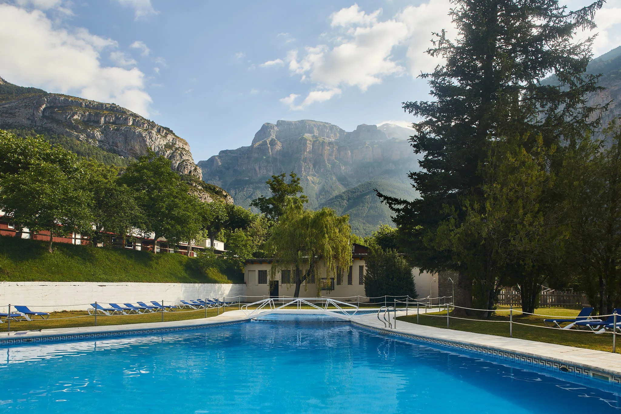 Piscina con vistas a Ordesa