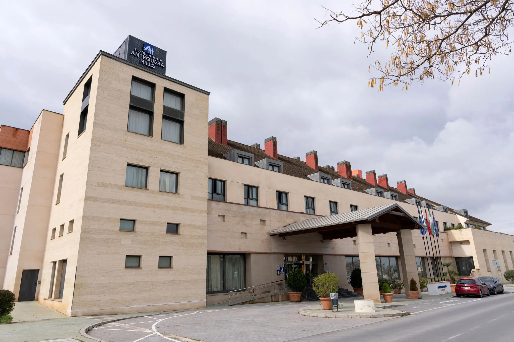 Fassade eines modernen Hotels.